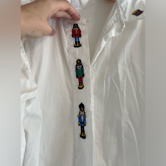 white nutcracker embroidered white button up💕 - Picture 3 of 4